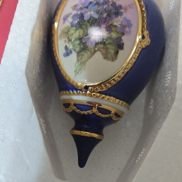 The Bradford Exchange.. Lena Liu's Forever Flowers Ornaments.. - Picture 13 of 15